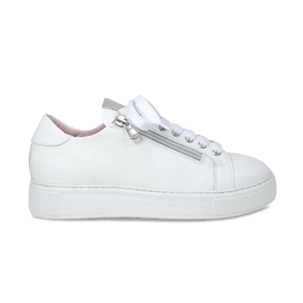 Sole Bliss Feather Sneakers – White Leather – Size 7
MSRP: $299